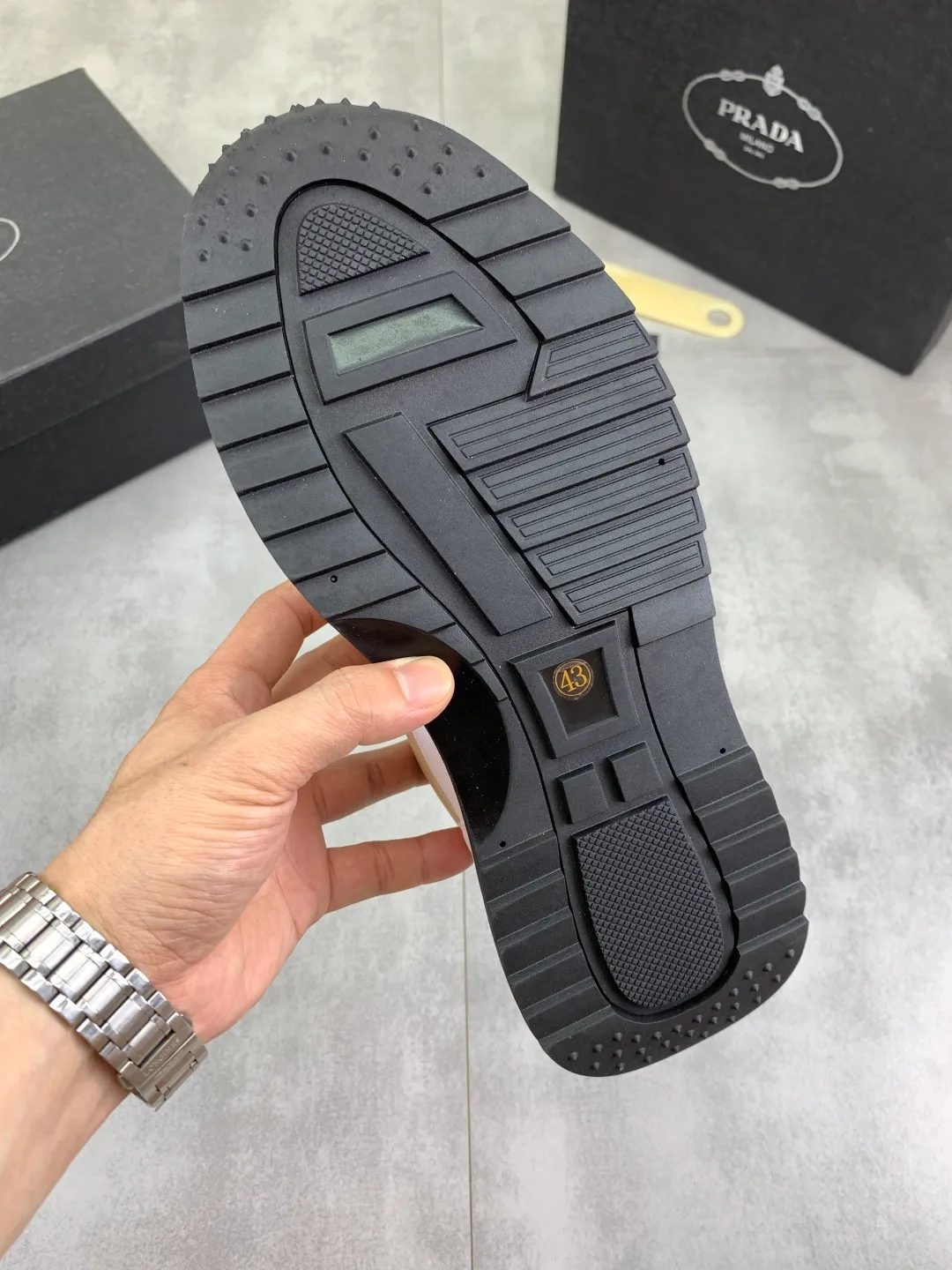 Men's Men's Shoes💰P440💰[New Style] (PRADA) The latest classic model of breathable and comfortable men's shoes has been launched on the official website in 1:1 copy, synchronized in Hong Kong, and on the same catwalk; all made of calfskin with breathable mesh fabric ➕Imported soft and comfortable pigskin lining, 🍡🍡original rubber outsole, non-slip and wear-resistant; comfortable on the feet, attractive style, fine workmanship, and simple and neat shoe last, highlighting a man's boldness and toughness, 👍Number: 38-44 (45 46 Customized) 4️⃣Color🉑️Choose